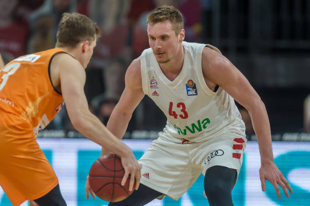 也使得他在 也使得他在