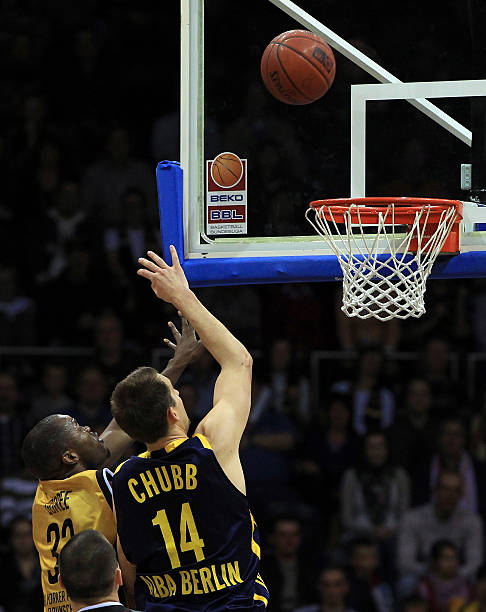 队在激烈竞 队在激烈竞